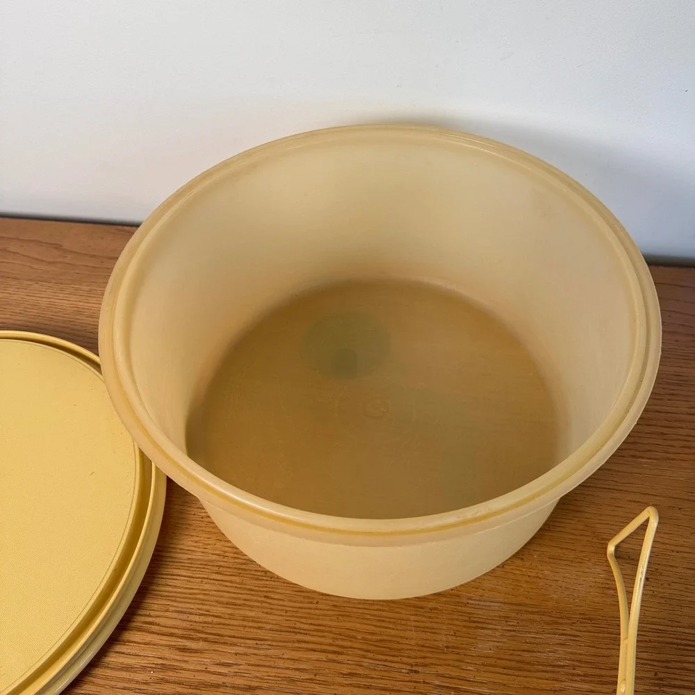 Vintage Tupperware Harvest Gold‎ Cake Taker Carrier 1256-3 Yellow USA Made Retro